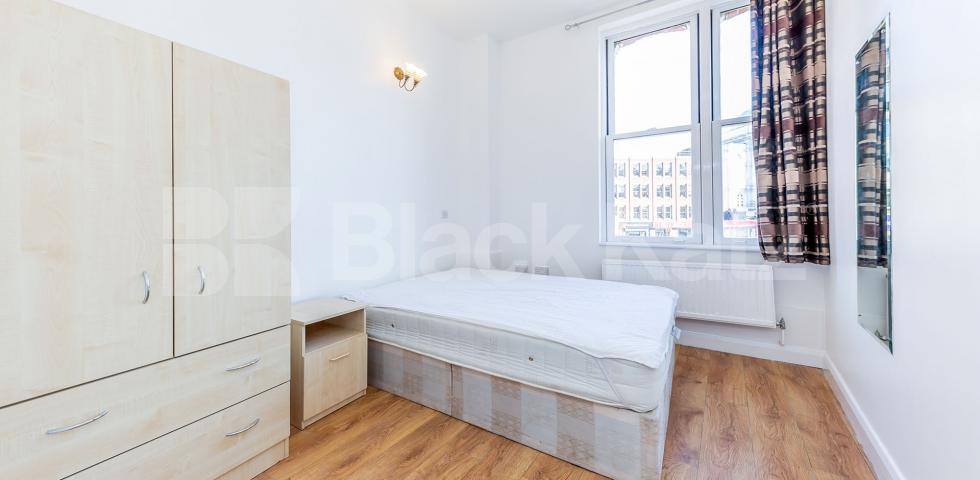 Two double bedrooms in the heart of Camden mins to Regents Park and Tube Camden High Street, Camden